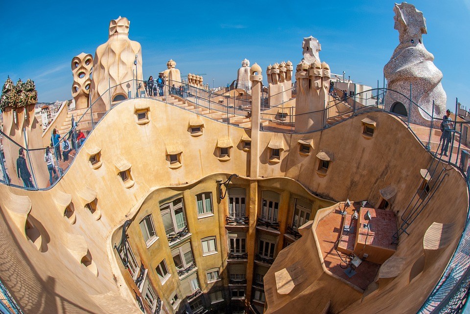Read more about the article Discover Walking Tours, Key to Exploring Barcelona, Spain